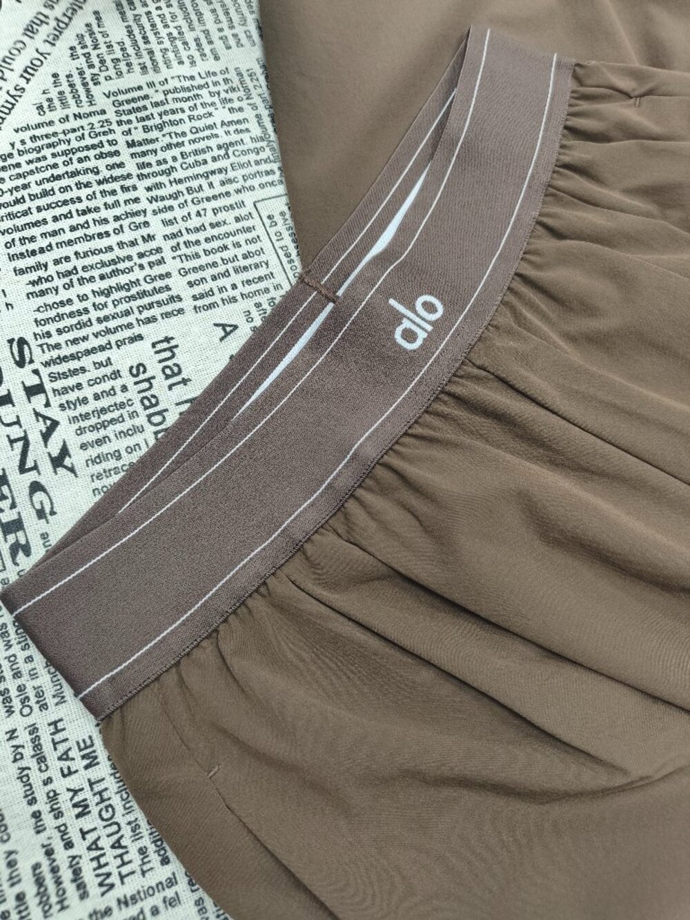 Regular ALO Yoga Espresso Brown Pants Cool Girl👧🏻Office to Weekend Style🍹XS/S - Picture 6 of 7
